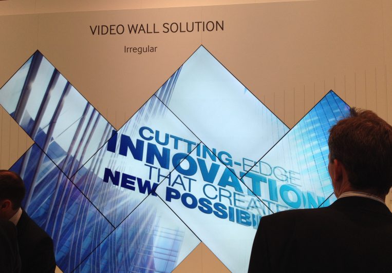 DIGITAL SIGNAGE & MARKETING DIGITAL SIGNAGE & MARKETING
